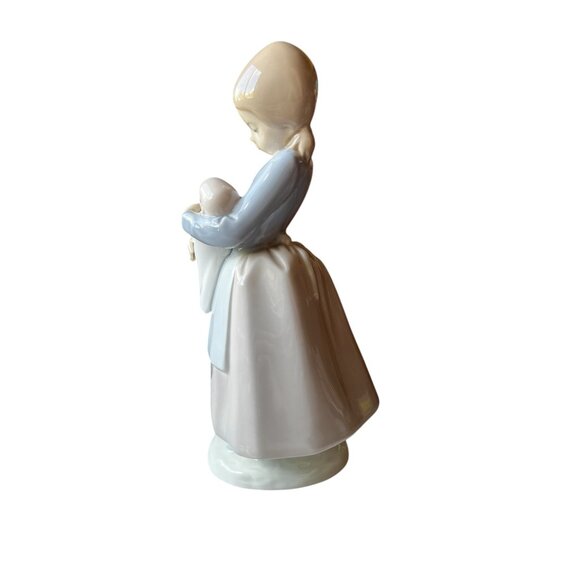Lladro Girl Holding Baby Figurine 9" Tall Porcelain Spain Collectible sculpture - Picture 9 of 16